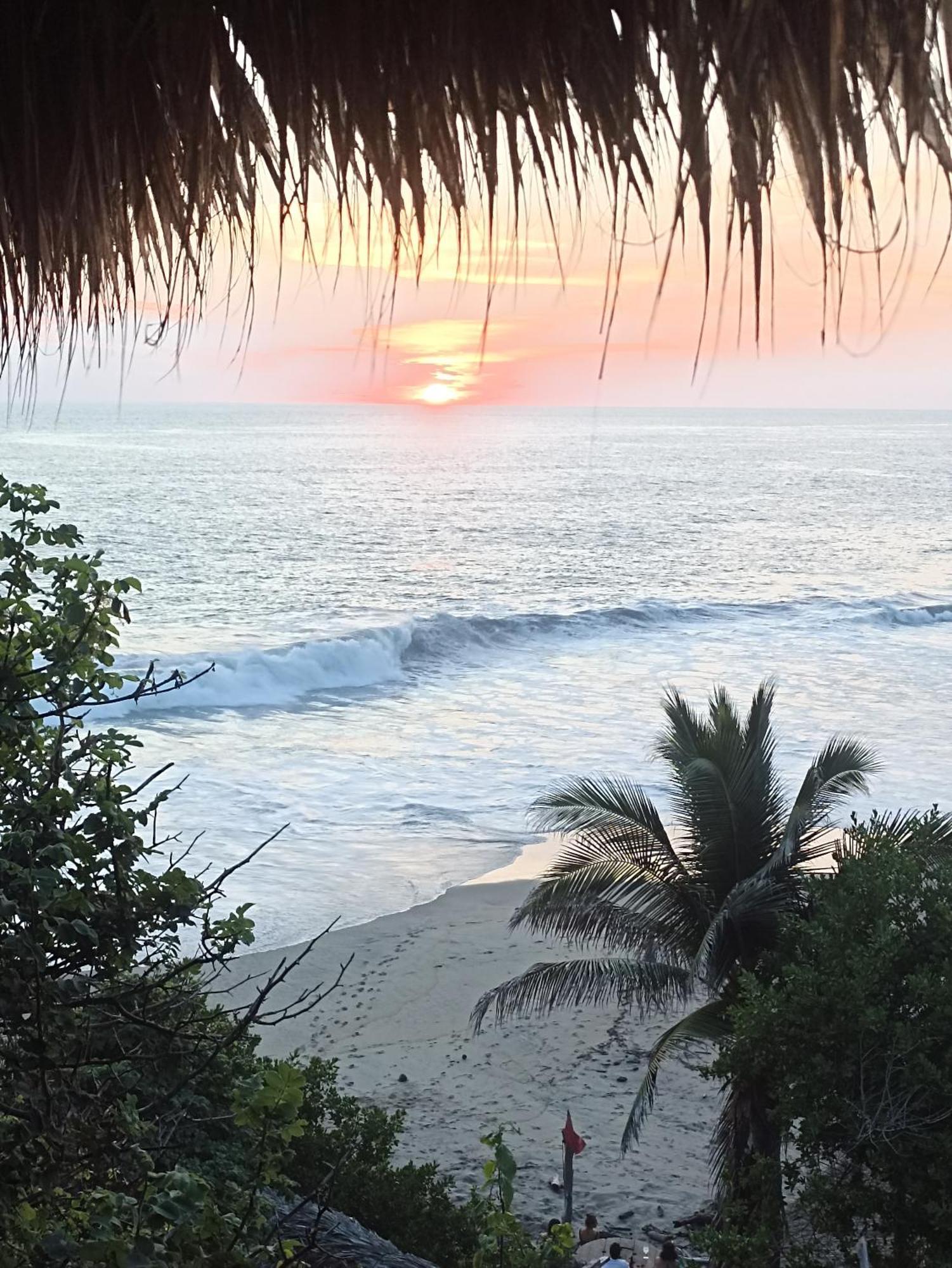 Punta Sur, Frente Al Mar Y El Atardecer Hotel Масунте Екстериор снимка